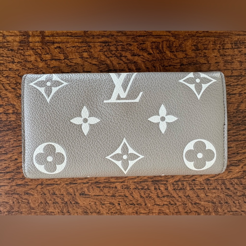 Louis Vuitton Monogram Empreinte Leather Sarah Wallet iw/ COA, Dust Bag & Box - Picture 4 of 16